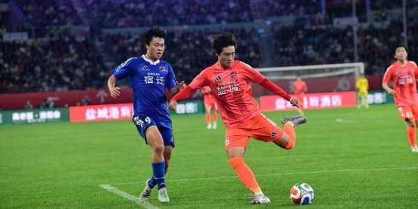 开云体育官网-三场狂轰仅1球，盐城绝杀宿迁逆袭榜首，卫冕冠军泰州0分垫底！