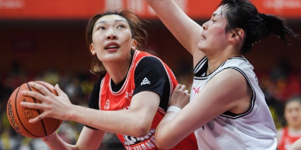 12分钟砍21分！中国女篮26岁2米中锋11投10中：宫鲁鸣该招进她？