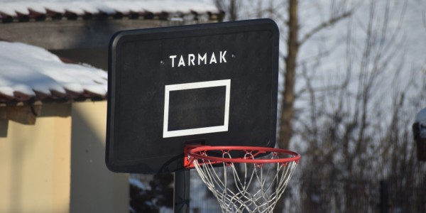 广厦官宣亚冠名单：胡金秋孙铭徽等多主力缺席 布朗领衔三外援出征