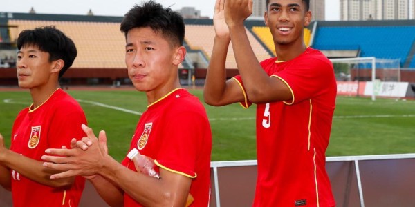 开云体育-17岁恒大混血中卫加盟中超新军！曾率国少夺东亚杯，不自律被除名