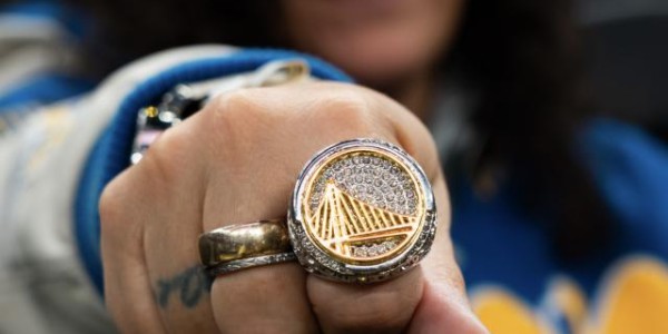 云开体育官网-【现场】一枚戒指一场胜利 勇士球迷感受到家的温暖