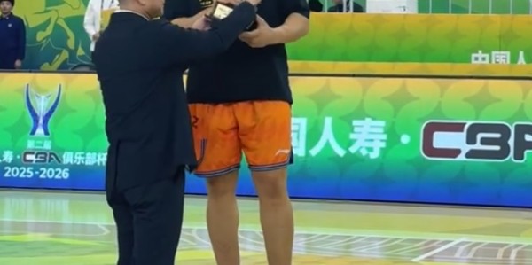 开云体育-当之无愧MVP！洛夫顿淘汰赛场均26+7+5 曝上海最终目标是CBA冠军
