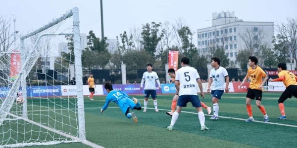 云开体育-合肥城市足球联赛肥东主场首战激情开赛|肥东队|巢湖|体育场|比赛|球员_新浪体育_新浪新闻